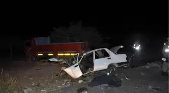 Gaziantep'in Nizip İlçesinde Kamyonla Otomobil Çarpıştı: 2 Ölü, 2 Yaralı