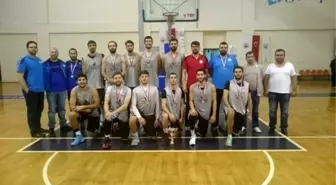 Yalova Group Belediyespor Gemlik'te Şampiyon Oldu