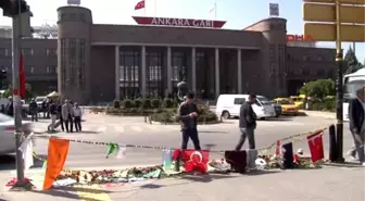 ABD'li Yetkili Ankara Garı Önüne Karanfil Bıraktı