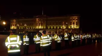 Çin Devlet Başkanı, Londra'da Protesto Edildi