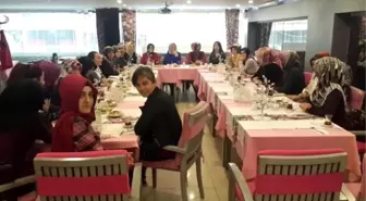 Ak Partili Kadınlar Üniversiteli Gençlerle Buluştu