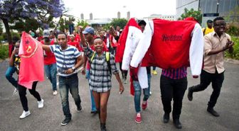 Güney Afrika'da Harç Protestoları Dersleri Durdurdu