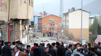 Şemdinli'de PKK Bomba Yüklü Aracı İnfilak Ettirdi, Hastane ve Çok Sayıda Bina Hasar Gördü