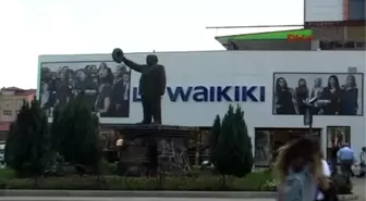 Isparta - Demirel Heykelini Gölgede Bırakan Reklam Tabelasına Tepki