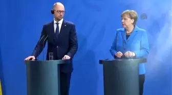 Merkel-Yatsenyuk Ortak Basın Toplantısı