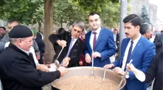 MHP'den Cuma Sorası Bin Kişilik Aşure İkramı