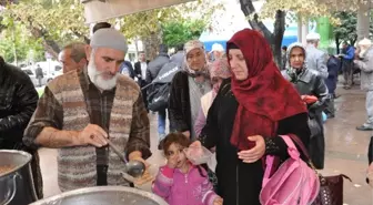 Semerkand Vakfı 10 Bin Kişiye Aşure Dağıttı