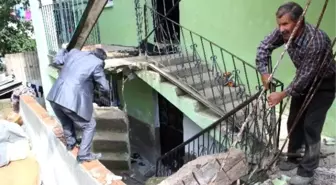 Evin Merdiveni Çöktü, Facianın Eşiğinden Dönüldü