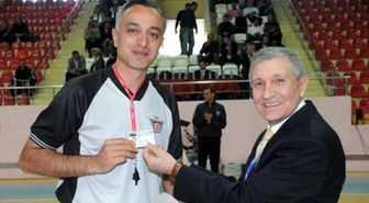 Trabzonspor Maçının Hakemine Yumruklu Saldırı