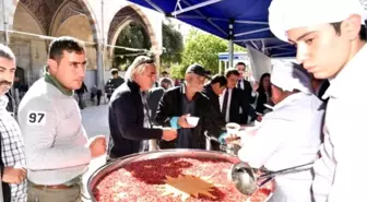 Cumhurbaşkanlığı, Antalya'da Aşure Dağıttı