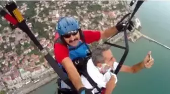 Yamaç Paraşütçüsü Havada Sakal Tıraşı Oldu