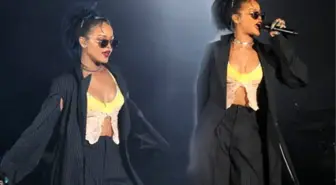 Rihanna Kıyafetiyle Geceye Damga Vurdu