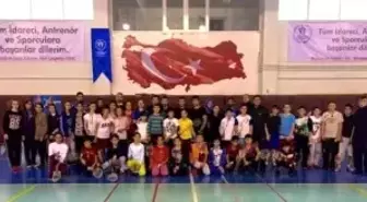 Badmintoncuların Şampiyonluk Selfiesi