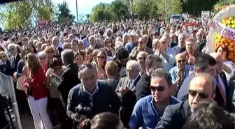 Antalya'da Yine Çelenk Krizi
