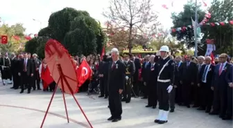 Cumhuriyet Bayramı Tekirdağ'da Çelenk Sunma Töreni ile Başladı