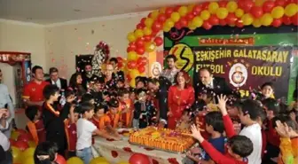 Eskişehir Galatasaray Futbol Okulu'ndan Pastalı 2'nci Yıl Kutlaması
