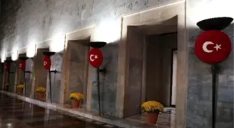 Anıtkabir'i Cumhuriyet'in 92. Yılında Çiçek Bahçesine Çevirdiler