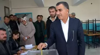 AK Parti Bitlis Milletvekili Adayı Peker Oyunu Kullandı