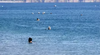 Antalya'da Oyunu Kullanan Soluğu Denizde Aldı