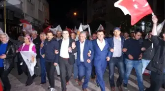 Sarıgöl'de Ak Partililer Seçim Sonuçlarının Ardından Konvoy Düzenledi