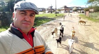 Yaylada Aç Kalan Köpekleri Besliyor