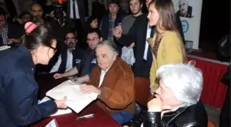 Jose Mujica, Eskişehirliler'e Kitabını İmzaladı