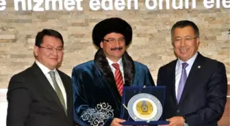 Kazak Vali'den Başkan Ak'a Anlamlı Hediye