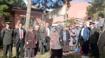 Şehit Aileleri ve Gaziler Aşure Dağıttı