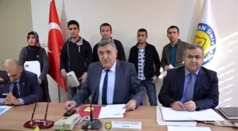 Harran Üniversitesine Birincilikle Yerleşenlere Kutlama Belgesi Verildi