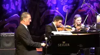 Manastır'da Ünlü Piyanist Kerem Görsev ve Trio Grubu Ayakta Alkışlandı