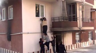 Yanan Binada Mahsur Kalanlar Kurtarıldı