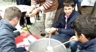 Başkan Taşkın Aşure Dağıttı