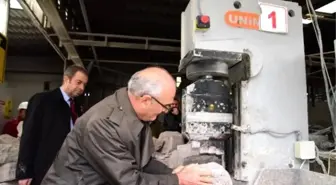 Başkan Yılmaz Makinenin Başına Geçti, Taş Kırdı