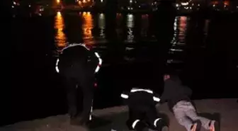 Denize Atlayan Arkadaşını Kurtarmak İçin Peşinden Atladı