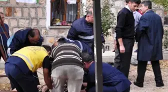 Kuyuya Düşen İşçiyi İtfaiye Erleri Kurtardı