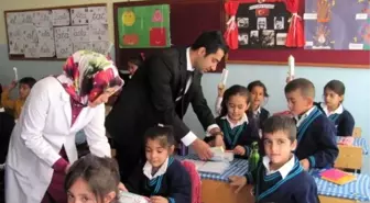Araban'da TSM, 2 Bin 30 Öğrenciye Ağız ve Diş Sağlığı Seti Hediye Etti