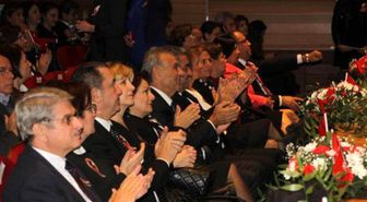 İzmir'de Atatürk Sevgisi Salona Sığmadı