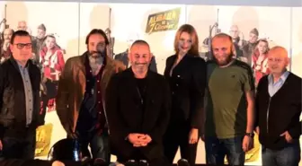 Cem Yılmaz Yeni Filmini Anlatırken Gülme Krizine Soktu