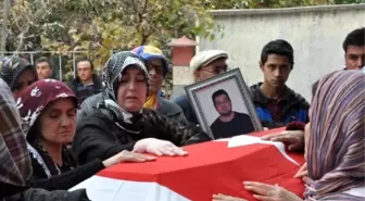 Kayıp Denizcinin Cenazesi Bir Yıl Sonra Memleketinde Defnedildi