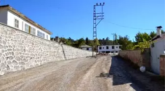 Koyulhisar'da Yollarda Genişletme Çalışmaları Yapılıyor