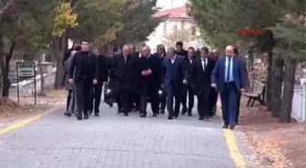 Nevşehir Bakan Topçu, Abdullah Çatlı'nın Mezarını Ziyaret Etti