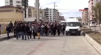 Silvan'a Canlı Kalkan Olarak Giden HDP'li Grupla İletişim Kesildi