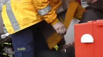 Sivas Otomobil Minibüse Çarptı: 3 Yaralı