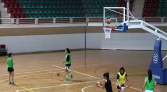 Bağlar'lı Kadın Basketbolcular Irkçılık Nedeniyle Sahaya İnemiyor!