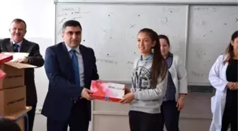 Fatih Projesi Çerçevesinde Tablet Bilgisayarlar Öğrencilere Dağıtıldı