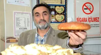 5 Dil Bilen Adam, Memleket Sevdasına, Garsonluk Yapıyor!