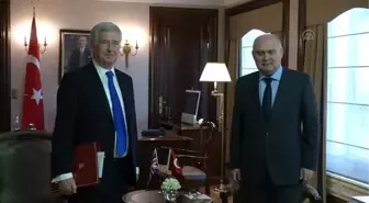 Sinirlioğlu İngiltere Savunma Bakanı Michael Fallon ile Makamında Bir Görüşme Gerçekleştirdi