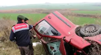 Otomobil, Midibüse Çarptı: 1 Ölü, 13 Yaralı