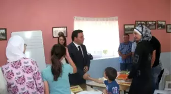 Ferizli'de Suriyeliler'e Tükçe Okuma Yazma Kursu