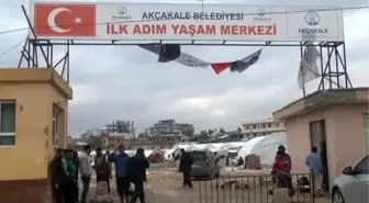 Akçakale'de Yağmurdan Zarar Gören Çadırlar İyileştiriliyor